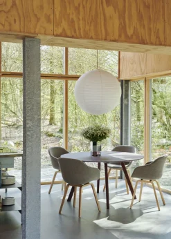 Table ronde en bois de chêne laqué et linoléum bordeaux 140x74cm CPH 25 2.0 - Hay