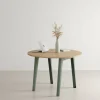 Table ronde en chêne éco-certifié D110 x 75 cm piètements gris eucalyptus New Modern - Tiptoe