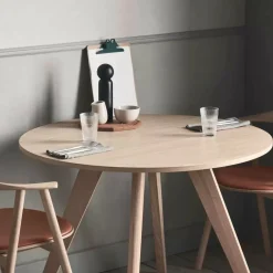 Table ronde en stratifié fenix noir et noyer massif huilé 100 cm New Mood - Bolia