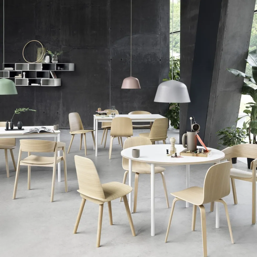 Table ronde noire piétement blanc 110 cm Base - Muuto