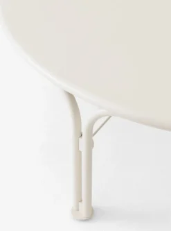 Tables basse ronde de jardin en acier ivoire 115x37cm Thorvald SC109 - &tradition