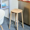 Tabouret chêne massif 75 cm Soft Edge 82 - Hay