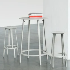 Tabouret de bar 65cm en aluminium rouge Revolver - HAY