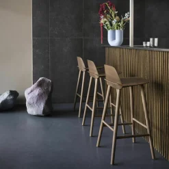Tabouret de bar 75 cm en chêne foncé Nerd - Muuto