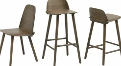 Tabouret de bar 65 cm en chêne foncé Nerd - Muuto