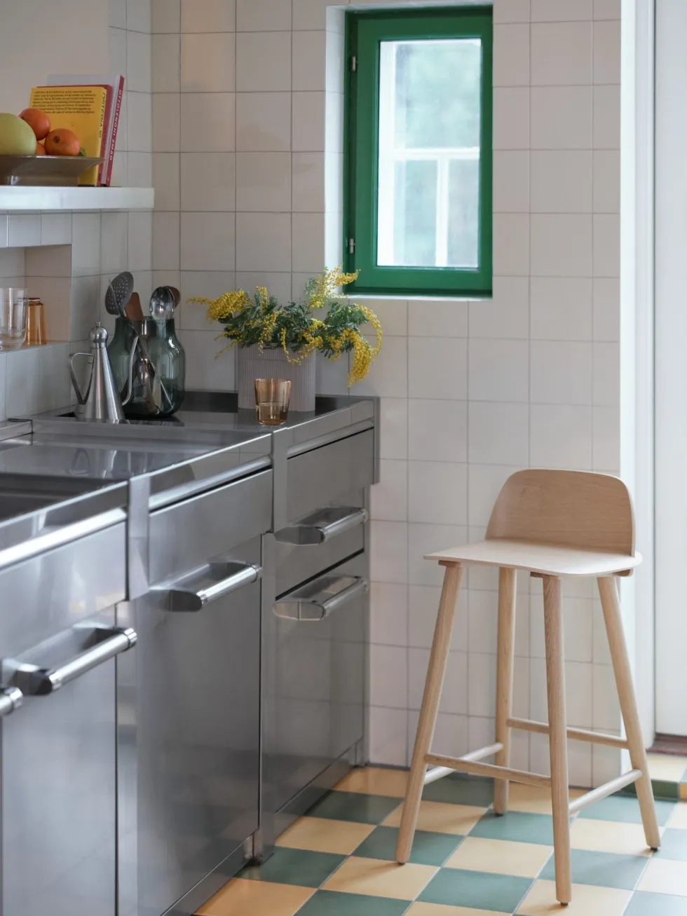 Tabouret de bar 65 cm en chêne naturel Nerd - Muuto
