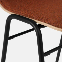 Tabouret de bar 75 cm en tissu rouge et cadre noir Touchwood - Hem