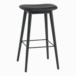 Tabouret de bar 65cm noir piétement en chêne et assise cuir Fiber - Muuto