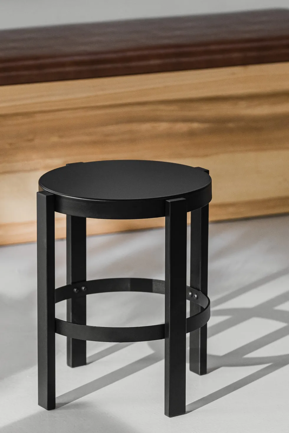 Tabouret de bar en acier noir volcan 35x45cm Doon - noo.ma