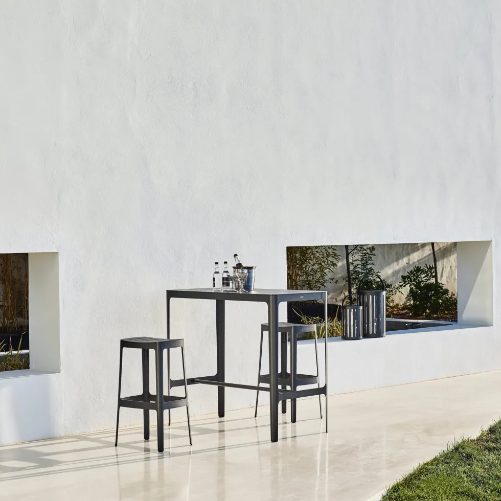 Tabouret de bar en aluminium noir Cut - Cane-Line