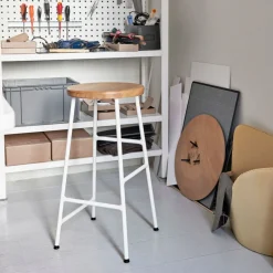 Tabouret de bar en bois et acier blanc 65 cm Cornet - HAY