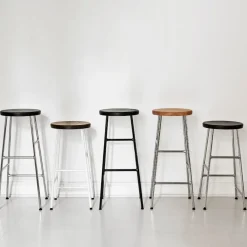 Tabouret de bar en bois foncé et acier chromé 75 cm Cornet - HAY