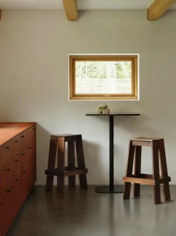 Tabouret de bar en frêne teinté marron 75cm Let - Normann Copenhagen