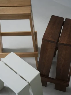 Tabouret de bar en frêne teinté marron 75cm Let - Normann Copenhagen