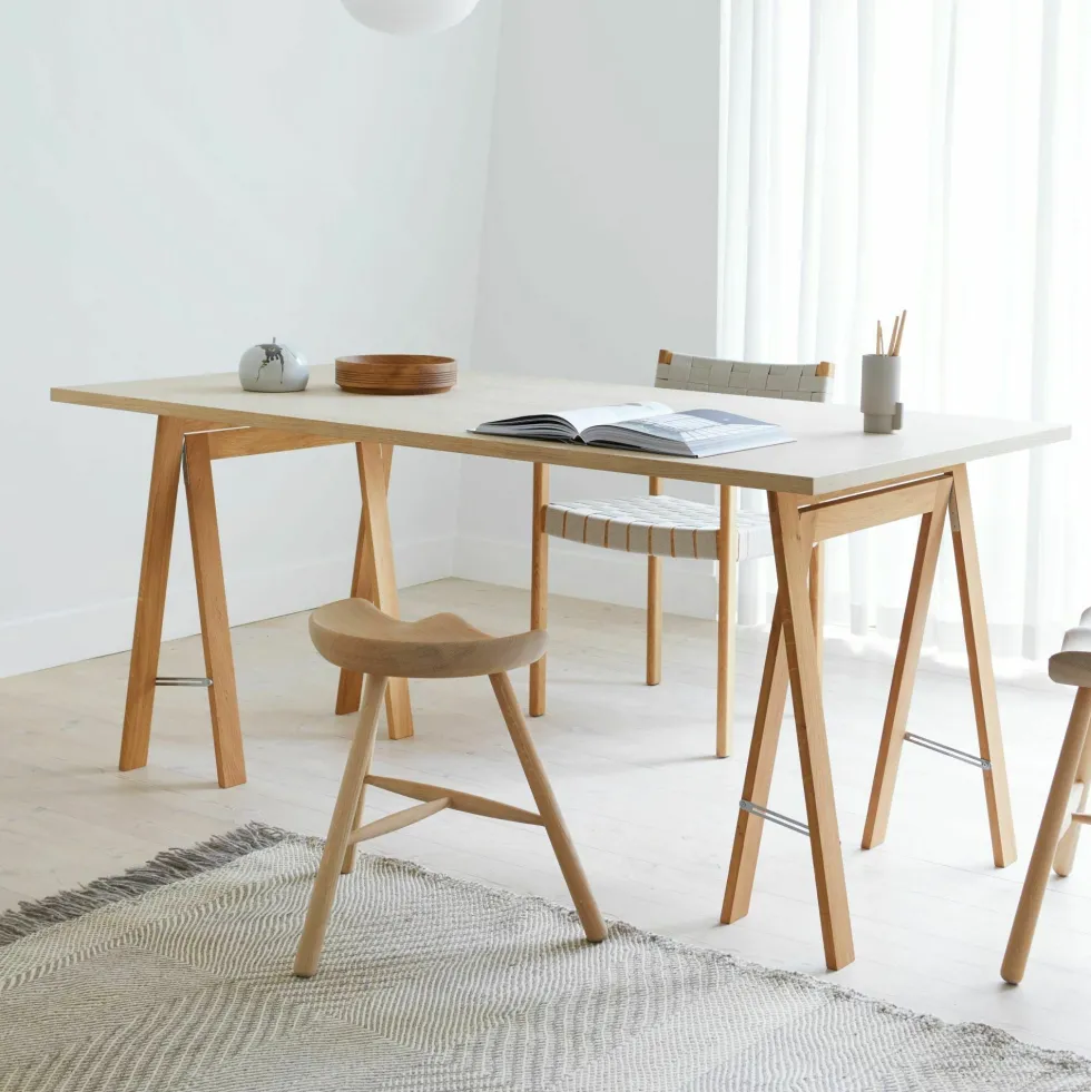 Tabouret de bar en hêtre noir 68 cm Shoemaker - Form & Refine