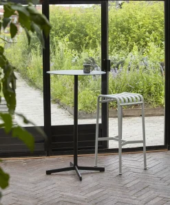 Tabouret de bar en métal rouge Palissade - HAY