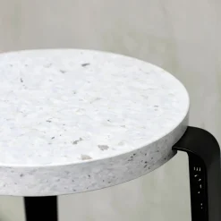Tabouret de bar en plastique recyclé blanc et pieds noir graphite MI LOU VENEZIA - TIPTOE