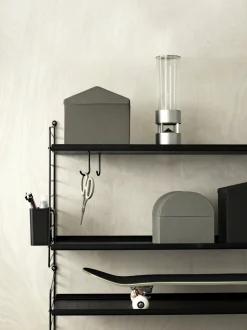 Étagère basse en métal noir 78x30 cm - String furniture
