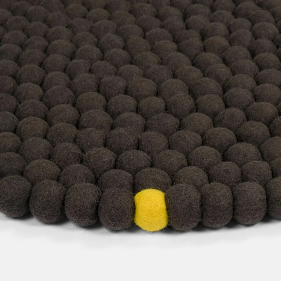 Tapis à boules de feutre anthracite 120 cm Big One - myfelt