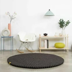 Tapis à boules de feutre anthracite 160 cm Big One - myfelt