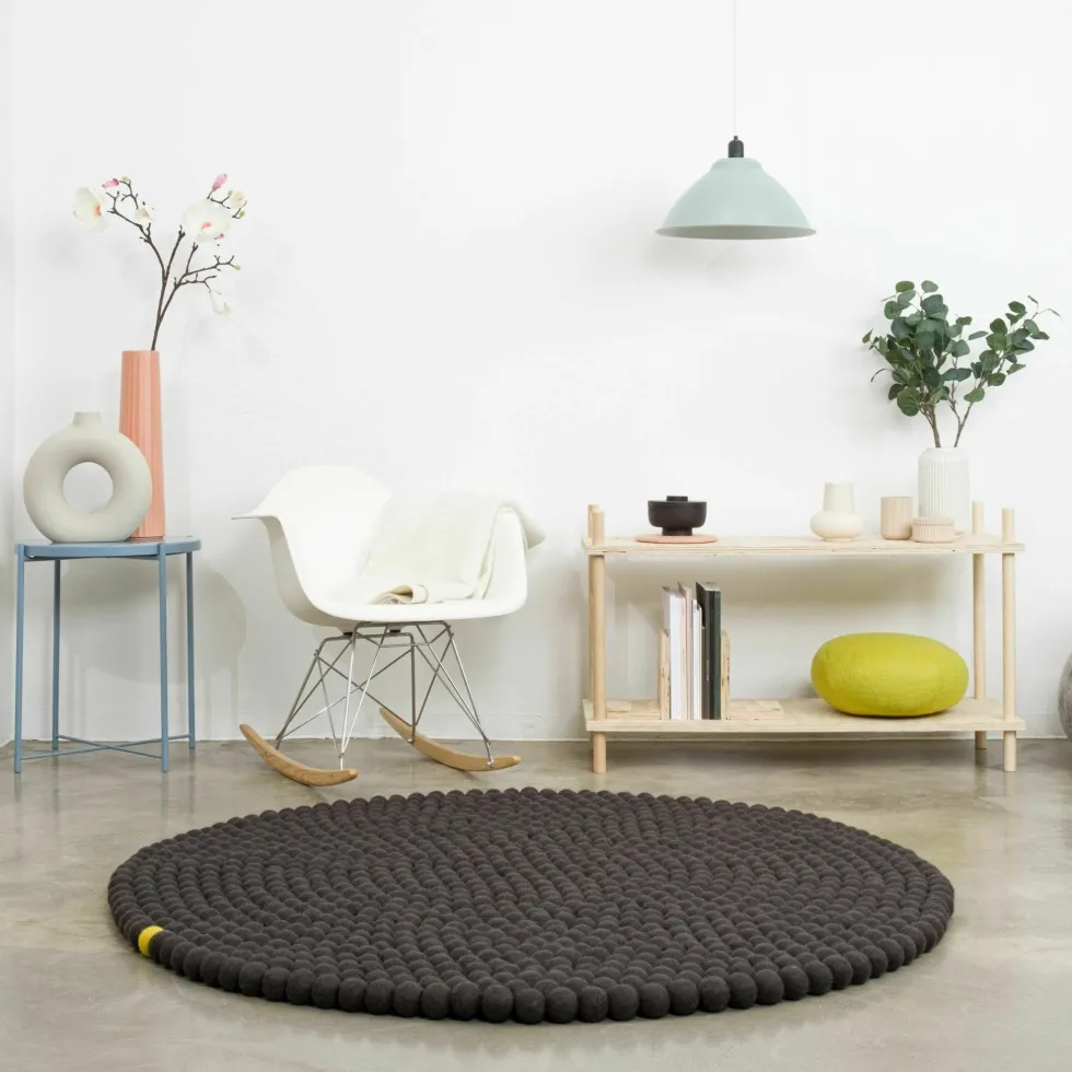 Tapis à boules de feutre anthracite 180 cm Big One - myfelt