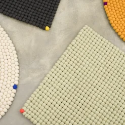 Tapis à boules de feutre anthracite 180 cm Big One - myfelt