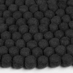 Tapis à boules de feutre anthracite 160 cm Kuno - myfelt