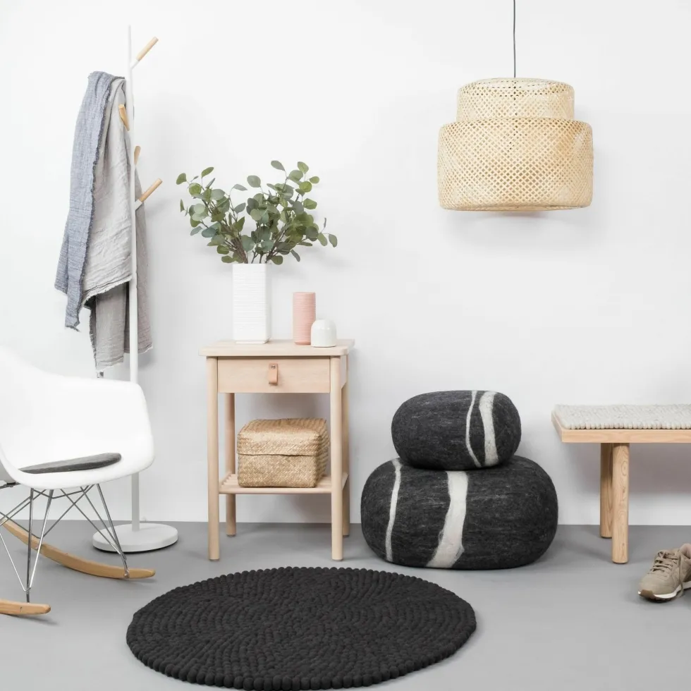 Tapis à boules de feutre anthracite 160 cm Kuno - myfelt