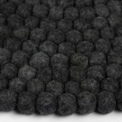 Tapis à boules de feutre anthracite marbré 140 cm Hugo - myfelt