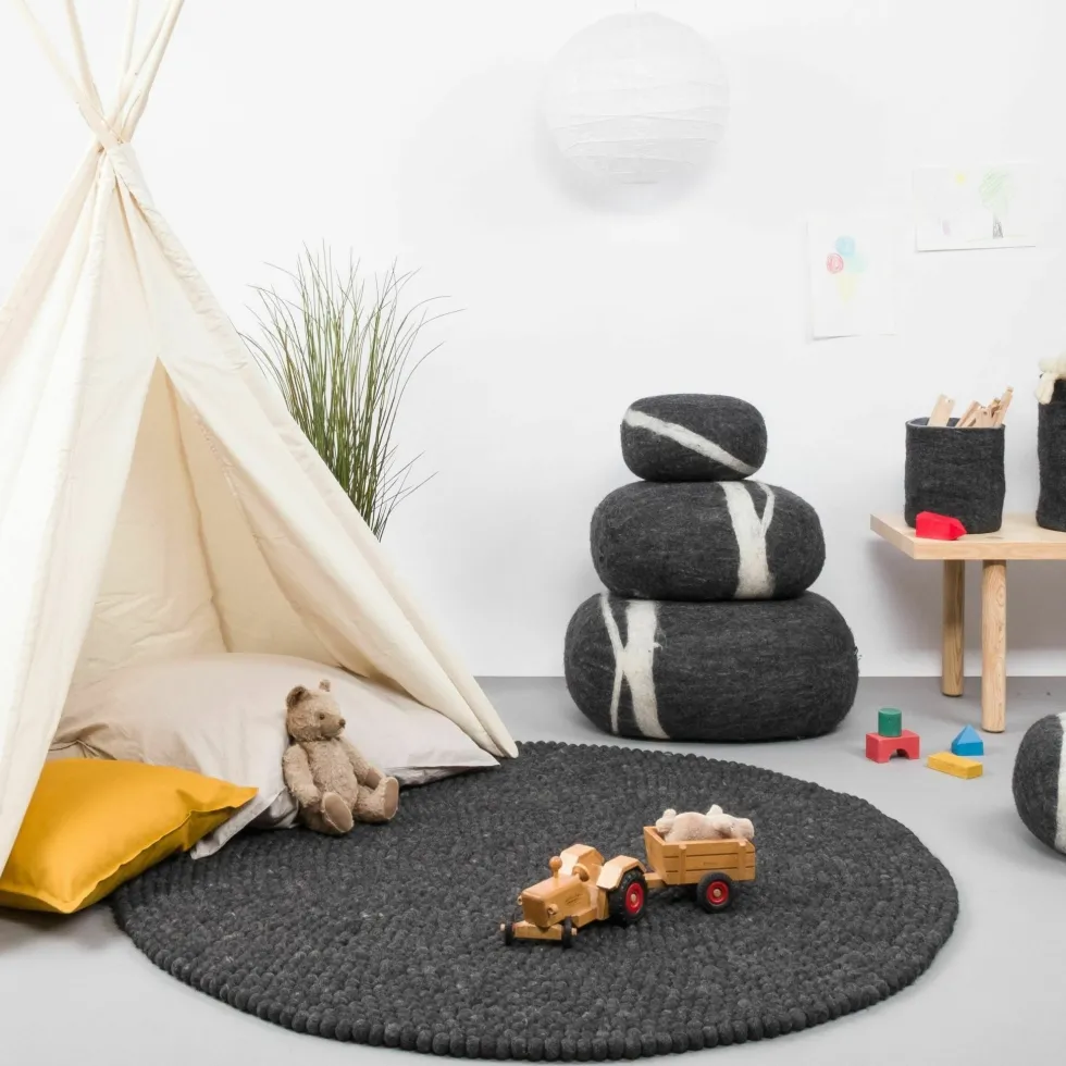 Tapis à boules de feutre anthracite marbré 300 cm Hugo - myfelt