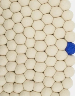 Tapis à boules de feutre beige 180 cm Big One - myfelt