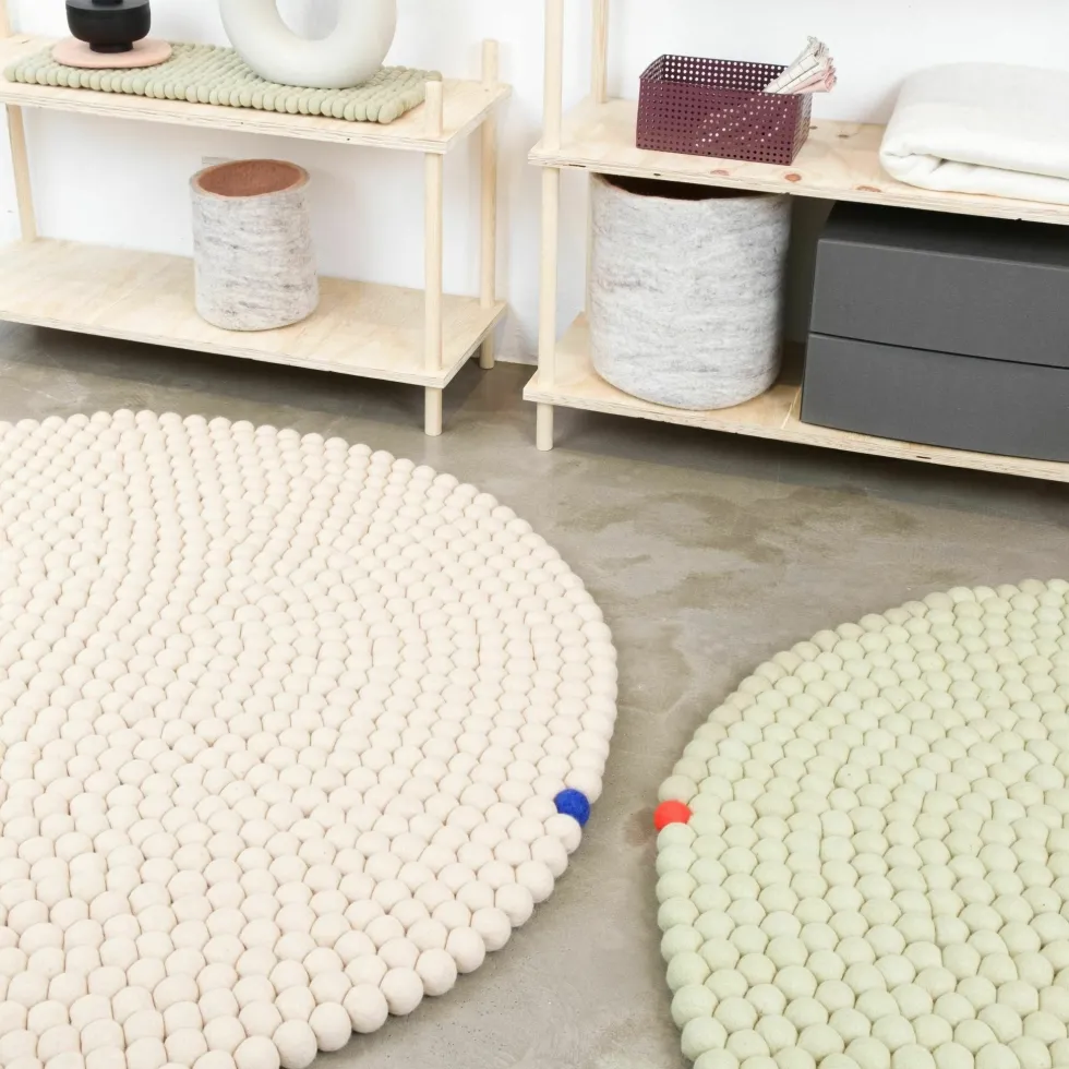Tapis à boules de feutre beige 250 cm Big One - myfelt