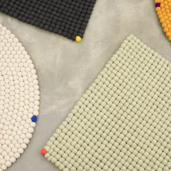 Tapis à boules de feutre beige 50 cm Big One - myfelt
