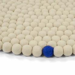 Tapis à boules de feutre beige 90 cm Big One - myfelt
