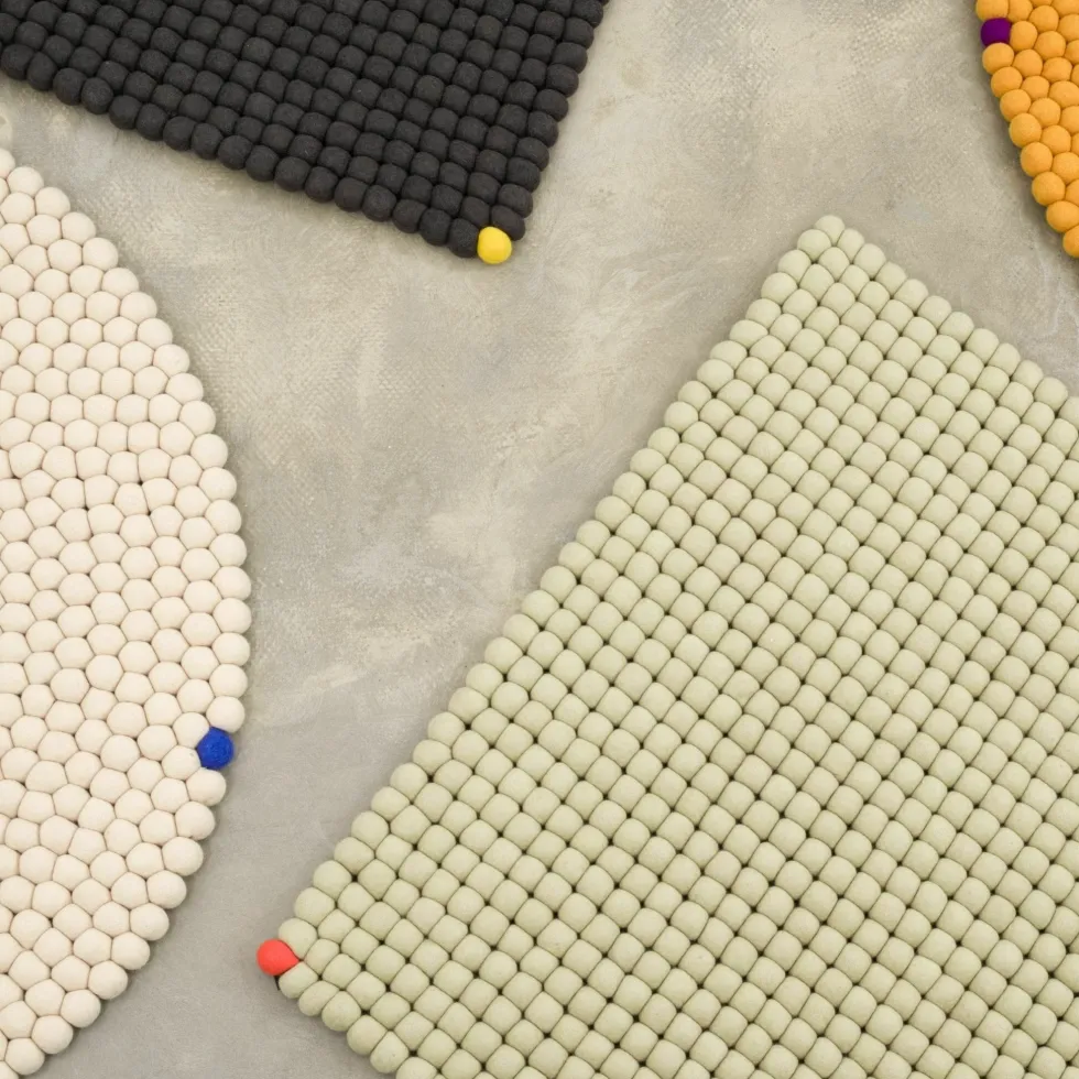 Tapis à boules de feutre beige 200 cm Big One - myfelt
