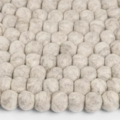 Tapis à boules de feutre beige marbré 70 cm Béla - myfelt