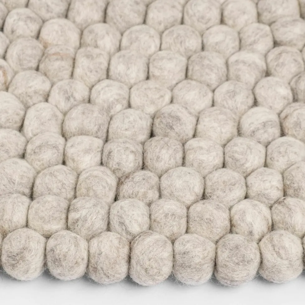 Tapis à boules de feutre beige marbré 140 cm Béla - myfelt
