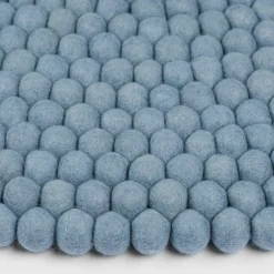 Tapis à boules de feutre bleu clair 50 cm Mia - myfelt