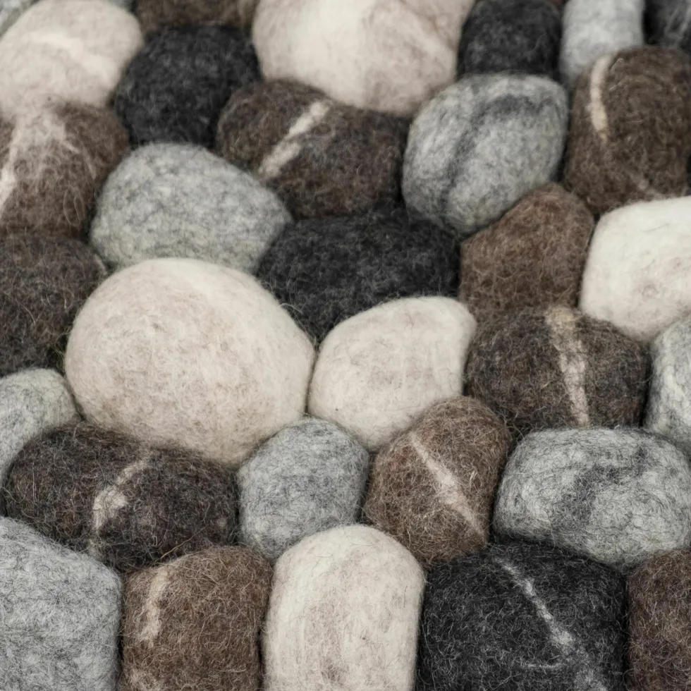 Tapis à boules de feutre effet pierre 70 cm Hardy - myfelt