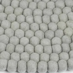 Tapis à boules de feutre gris 250 cm Luis - myfelt