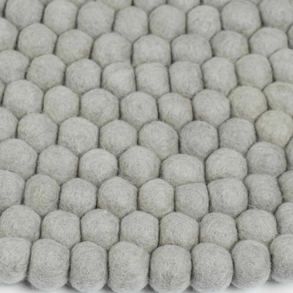 Tapis à boules de feutre gris 250 cm Luis - myfelt
