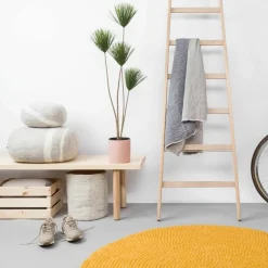 Tapis à boules de feutre moutarde 160 cm Klara - myfelt