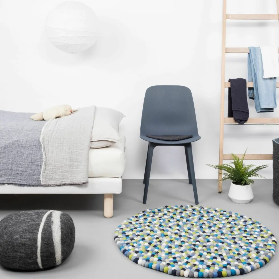 Tapis à boules de feutre multicolore bleu et vert 90 cm Fritz - myfelt