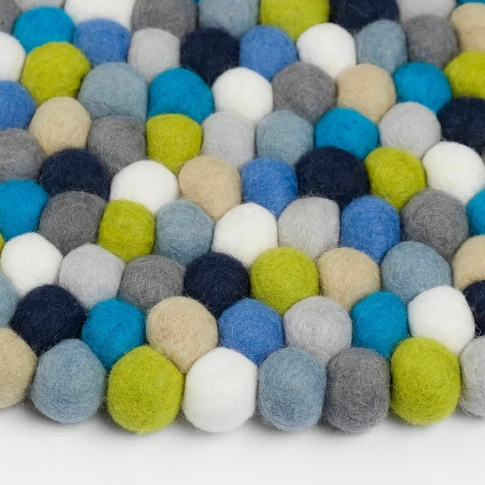 Tapis à boules de feutre multicolore bleu et vert 90 cm Fritz - myfelt