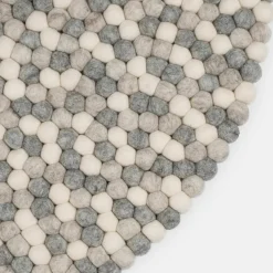 Tapis à boules de feutre multicolore naturel clair 50 cm Hella - myfelt