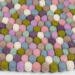Tapis à boules de feutre multicolore pastel 160 cm Greta - myfelt