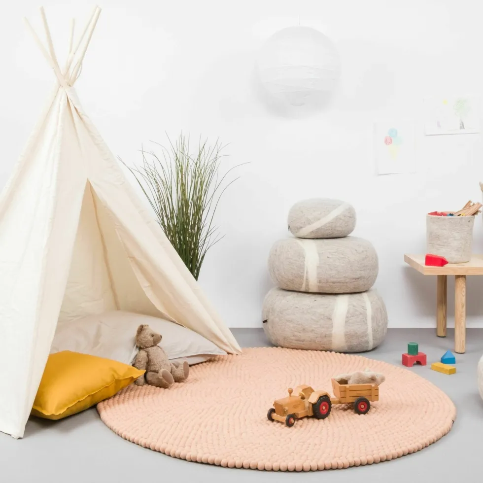 Tapis à boules de feutre rose 70 cm Merle - myfelt