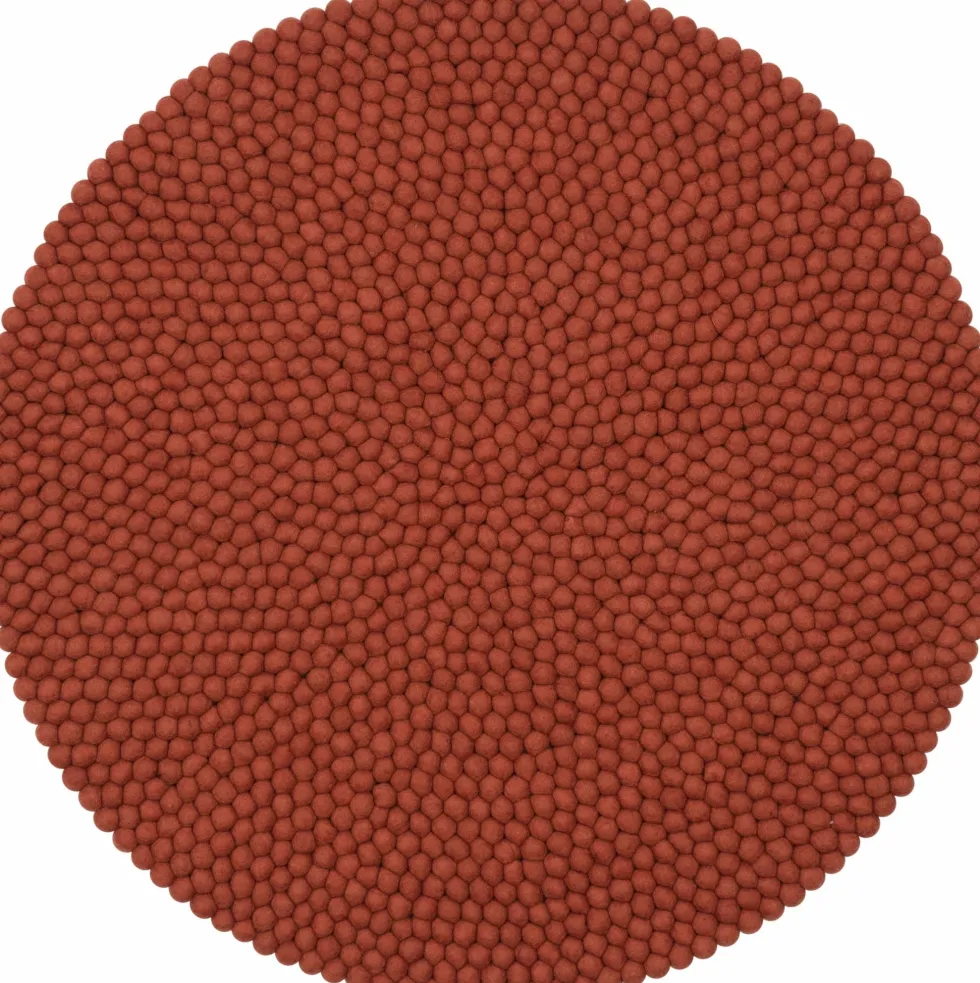 Tapis à boules de feutre rouge brique 70 cm Lora - myfelt