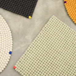 Tapis à boules de feutre vert-beige 90 cm Big One - myfelt