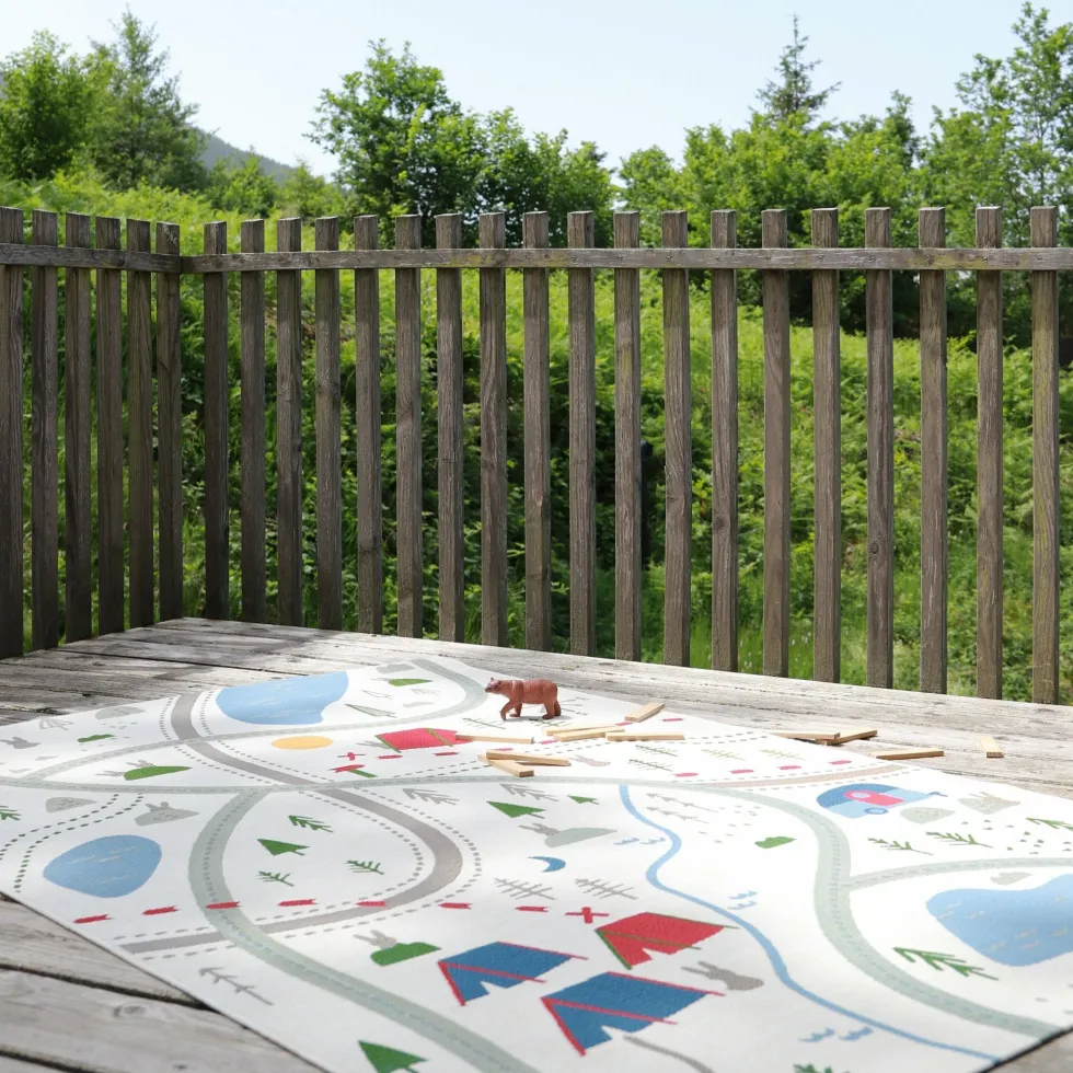Tapis de jeu pour enfant en polypropylène 123x180 cm Little Camper - Nattiot